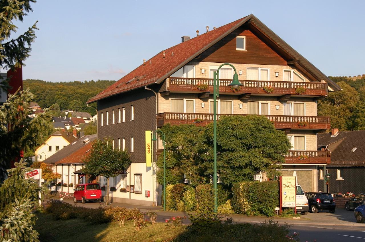 Gasthaus Zur Quelle Бад-Маріенберґ Екстер'єр фото
