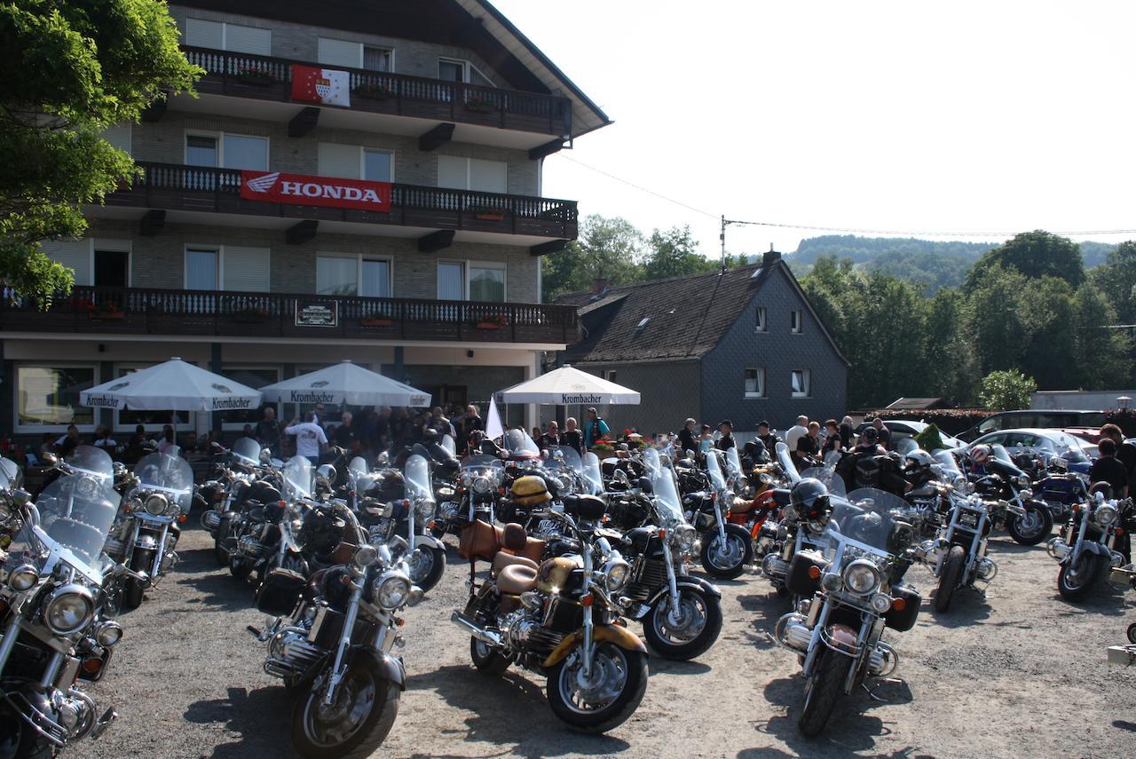 Gasthaus Zur Quelle Бад-Маріенберґ Екстер'єр фото